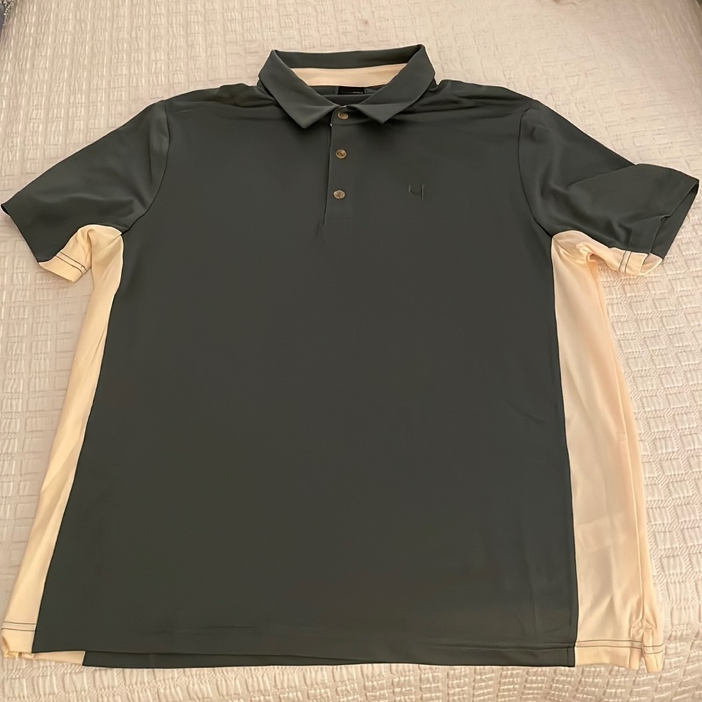 Short par 4 golf shirt new never worn green and off white.